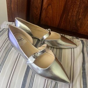 Nine West Women’s Size 8.5 Silver Shiny Shoes, new with tag